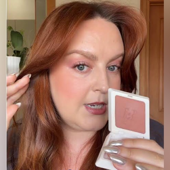 BNIB Fenty Beauty Cheeks Out Suede Powder Blush - Bakin Cakes - Picture 3 of 3